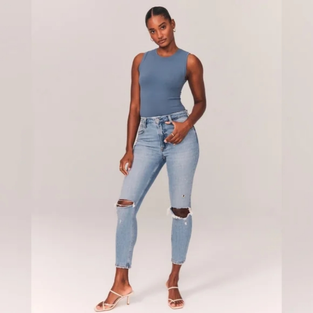 Abercrombie and Fitch Light Wash Distressed The Skinny High Rise Jeans 29 / 8